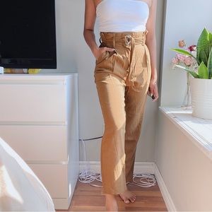 Selling this gorgeous Zara high waisted belted pants/trouser.